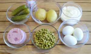 Салат «Зимний»: классический рецепт с колбасой, мясом и курицей