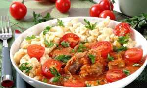 Как приготовить вкусный гуляш из свинины: рецепты с подливкой, в мультиварке и другие