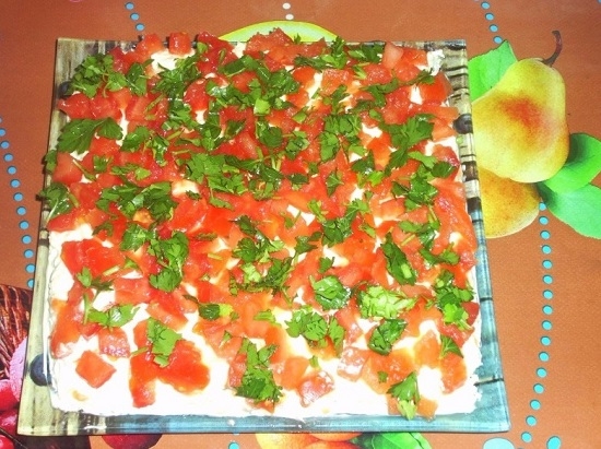 Салат с плавленым сыром и яйцом