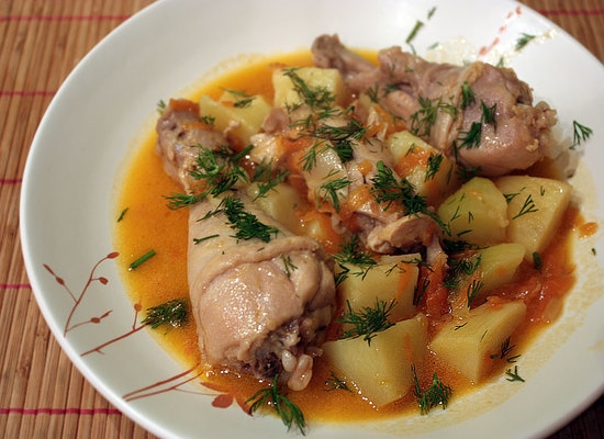 Курица в банке с картошкой в духовке