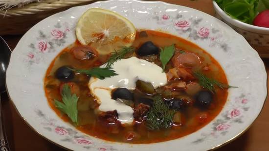 Солянка сборная мясная классическая: рецепт с фото