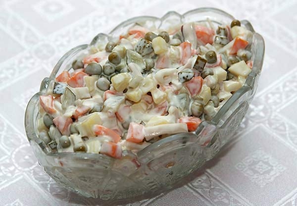 Салат с кальмарами и картофелем
