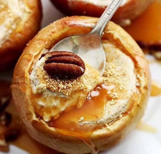 Запечённые яблоки в мультиварке