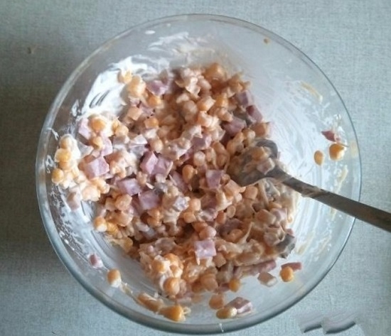 Салат с грибами, яйцами и сыром