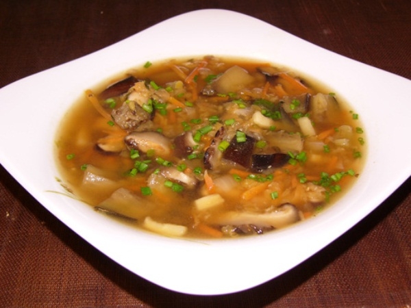 Чечевичная похлебка с грибами и картофелем